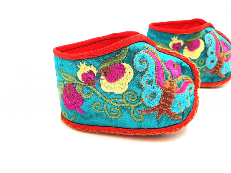 Cliquez sur la vignette pour agrandir et survolez la photo pour zoomer Broderie Chinoise - Chaussons bébés Miao - Turquoise 2