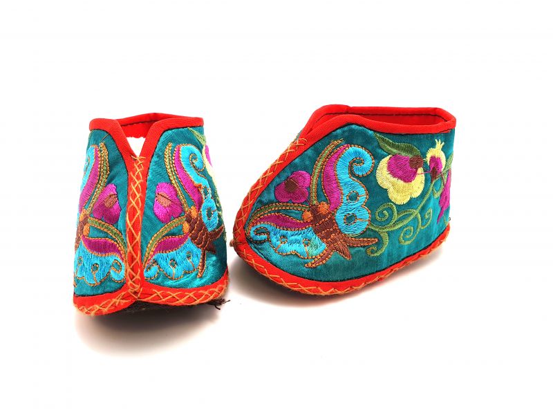 Cliquez sur la vignette pour agrandir et survolez la photo pour zoomer Broderie Chinoise - Chaussons bébés Miao - Turquoise 3