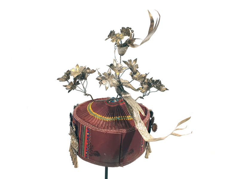 Cliquez sur la vignette pour agrandir et survolez la photo pour zoomer Chapeau ethnique de Jeune Fille Minorité Miao 4