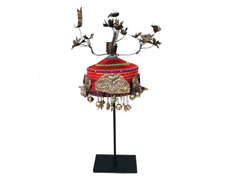 Cliquez sur la vignette pour agrandir et survolez la photo pour zoomer Chapeau ethnique de Jeune Fille Minorité Miao 2