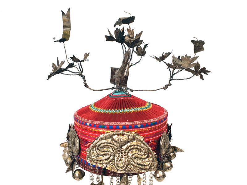 Cliquez sur la vignette pour agrandir et survolez la photo pour zoomer Chapeau ethnique de Jeune Fille Minorité Miao 3