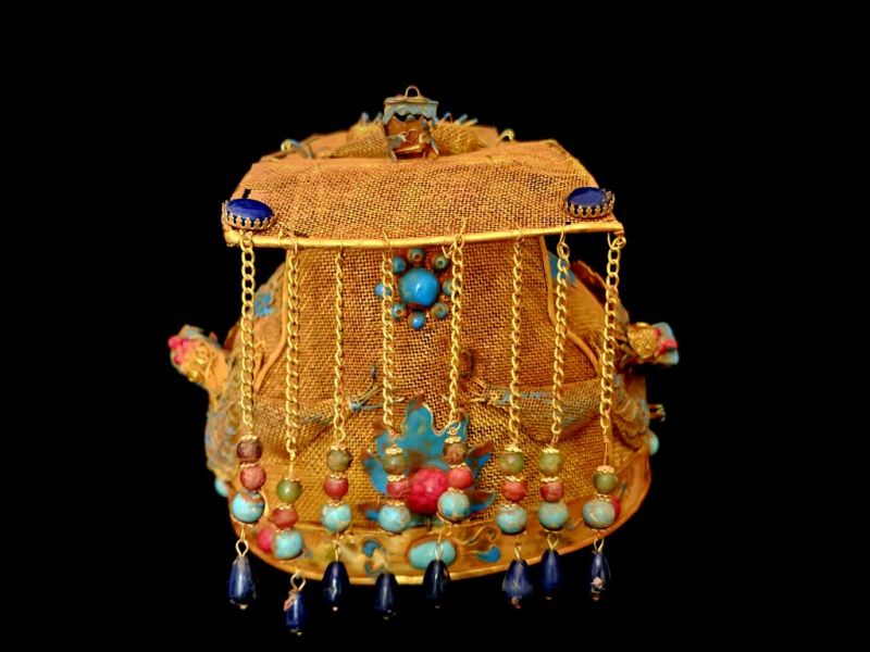 Cliquez sur la vignette pour agrandir et survolez la photo pour zoomer Coiffe Théâtrale Impériale de l’Empereur Qing aux Dragons et Émaux Turquoises 2