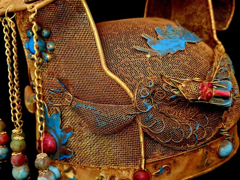 Cliquez sur la vignette pour agrandir et survolez la photo pour zoomer Coiffe Théâtrale Impériale de l’Empereur Qing aux Dragons et Émaux Turquoises 4