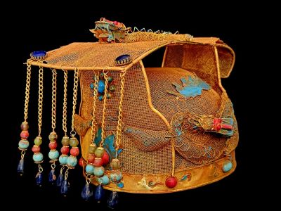 Coiffe Théâtrale Impériale de l’Empereur Qing aux Dragons et Émaux Turquoises