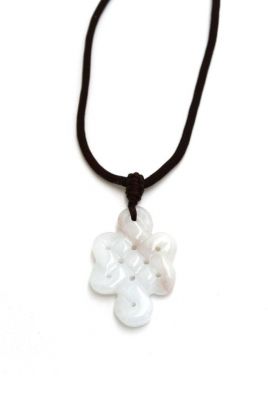 Collier avec son Pendentif en Jade - Nœud sans fin - Blanc Collier avec son Pendentif en Jade - Nœud sans fin - Blanc