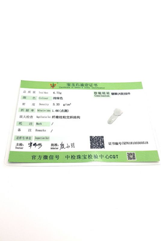 Cliquez sur la vignette pour agrandir et survolez la photo pour zoomer Collier avec son Pendentif en Jade Ruyi - Blanc reflets verts 4