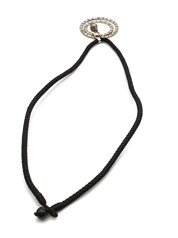 Cliquez sur la vignette pour agrandir et survolez la photo pour zoomer Collier clochette minorité Miao 2