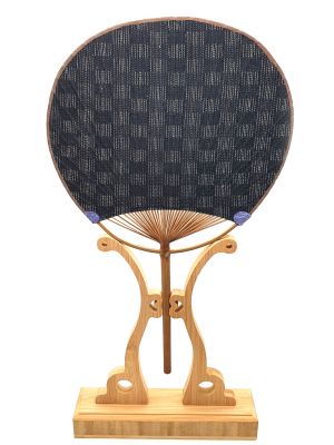 Éventail Japonais - Uchiwa - Bois et Tissu - Carreaux noir et gris Éventail Japonais - Uchiwa - Bois et Tissu - Carreaux noir et gris