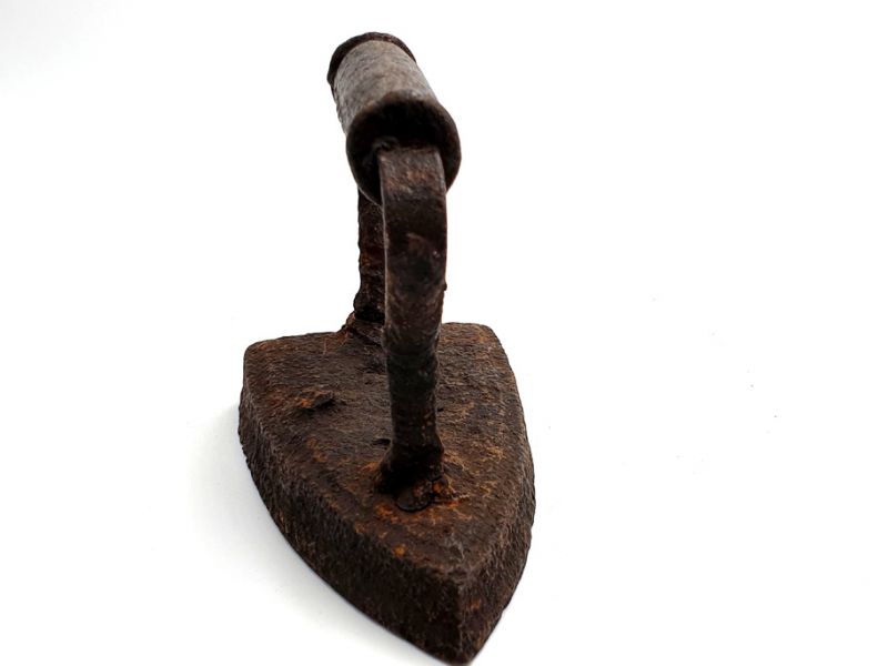 Cliquez sur la vignette pour agrandir et survolez la photo pour zoomer Fer à Repasser Chinois - Ancien - Province du Yunnan 2