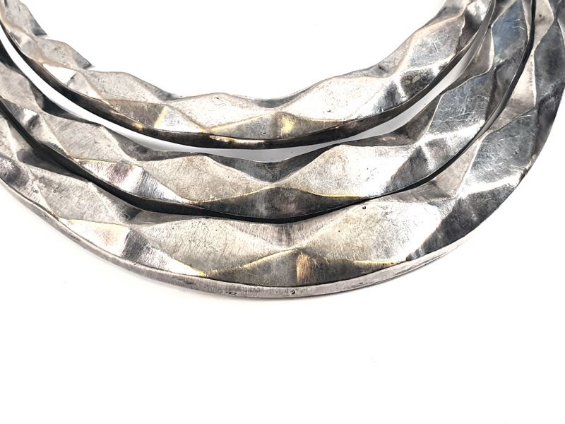 Cliquez sur la vignette pour agrandir et survolez la photo pour zoomer Grand Bijou Torque de la minorité Miao 2