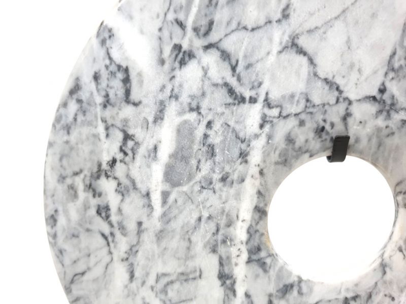 Cliquez sur la vignette pour agrandir et survolez la photo pour zoomer Grand disque Bi en Marbre 30cm - Blanc et gris 3