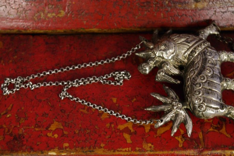 Cliquez sur la vignette pour agrandir et survolez la photo pour zoomer Grelot Chinois Chien Dragon 5