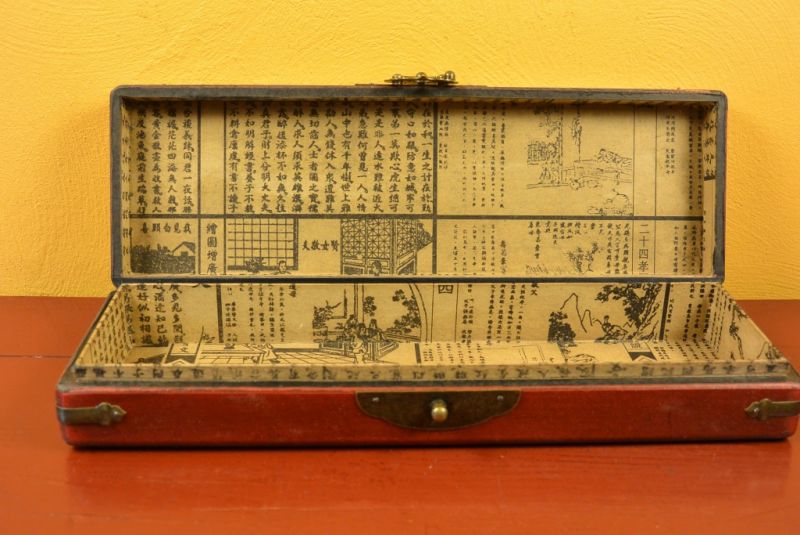 Cliquez sur la vignette pour agrandir et survolez la photo pour zoomer Longue Boite Chinoise en Bois Rouge et Jaune Oiseaux 4