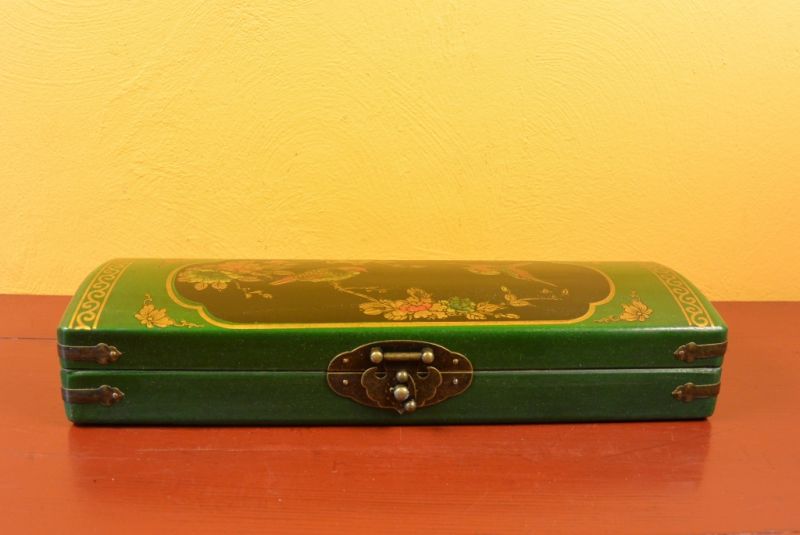 Cliquez sur la vignette pour agrandir et survolez la photo pour zoomer Longue Boite Chinoise en Bois Verte et Noire Oiseaux 2