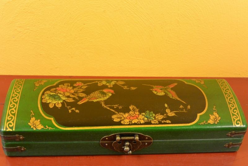 Cliquez sur la vignette pour agrandir et survolez la photo pour zoomer Longue Boite Chinoise en Bois Verte et Noire Oiseaux 3