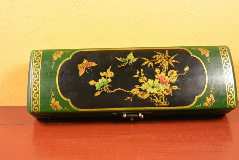 Cliquez sur la vignette pour agrandir et survolez la photo pour zoomer Longue Boite Chinoise en Bois Verte et Noire Papillons 4