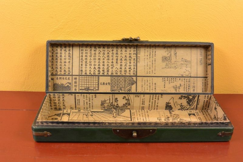 Cliquez sur la vignette pour agrandir et survolez la photo pour zoomer Longue Boite Chinoise en Bois Verte et Noire Papillons 5