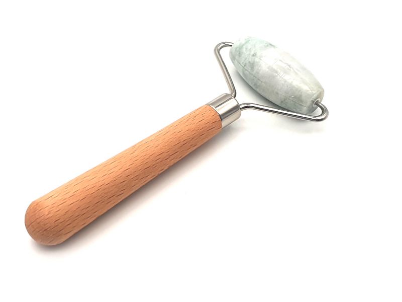 Cliquez sur la vignette pour agrandir et survolez la photo pour zoomer Médecine chinoise - Jade roller simple en véritable Jade - Blanc et vert clair 2