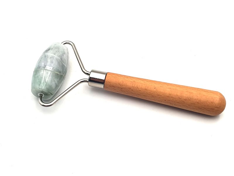 Cliquez sur la vignette pour agrandir et survolez la photo pour zoomer Médecine chinoise - Jade roller simple en véritable Jade - Vert Clair 3