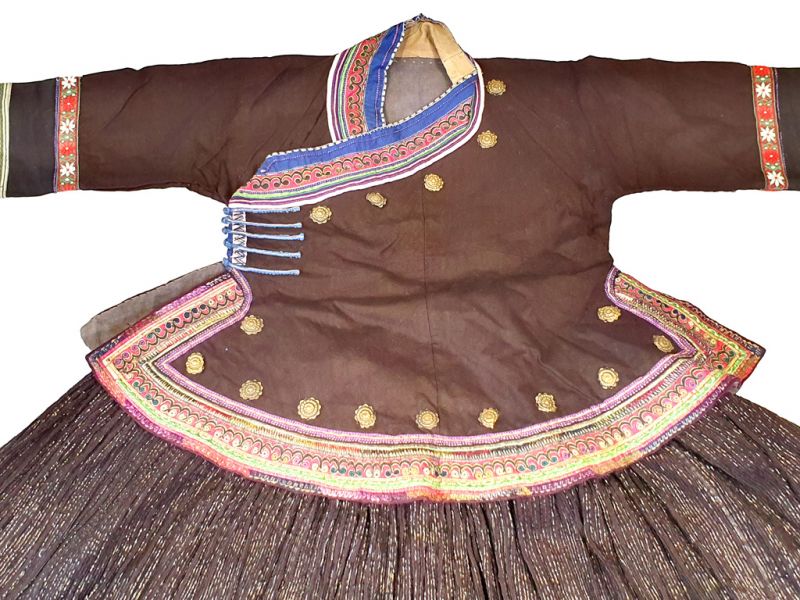 Cliquez sur la vignette pour agrandir et survolez la photo pour zoomer Minorités Chinoises - Costume Complet Miao 2