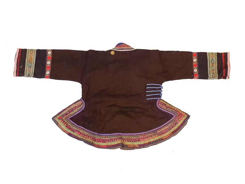 Cliquez sur la vignette pour agrandir et survolez la photo pour zoomer Minorités Chinoises - Costume Complet Miao 4