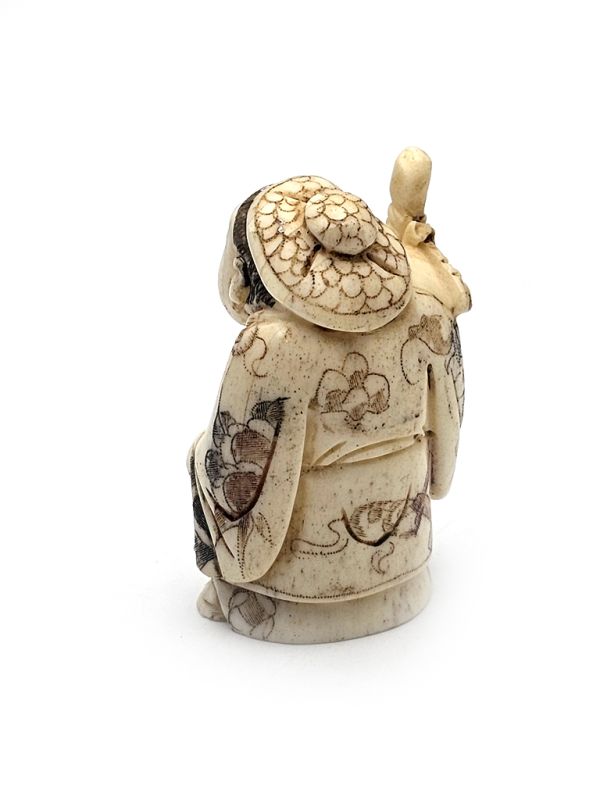 Cliquez sur la vignette pour agrandir et survolez la photo pour zoomer Netsuké Japonais en Os Le paysan 2