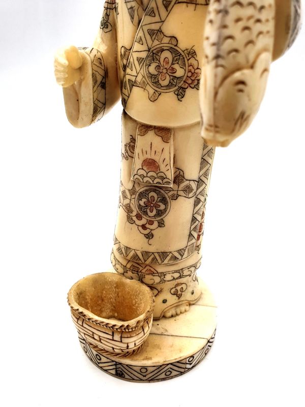 Cliquez sur la vignette pour agrandir et survolez la photo pour zoomer Okimono chinois en os de buffle - Le poissonnier 3