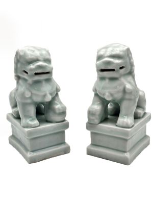 Paire de Chiens Foo en porcelaine Blanc / Céladon
