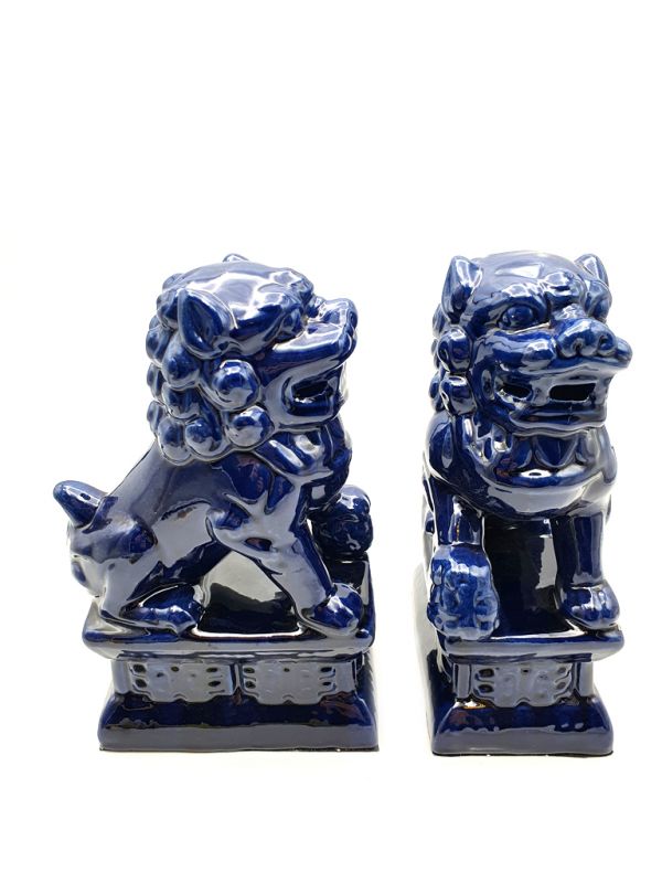 Cliquez sur la vignette pour agrandir et survolez la photo pour zoomer Paire de Chiens Foo en porcelaine Bleu marine 2