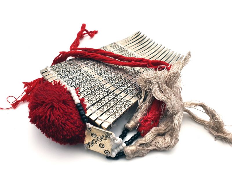 Cliquez sur la vignette pour agrandir et survolez la photo pour zoomer Peigne à cheveux Miao 4