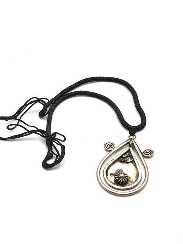 Cliquez sur la vignette pour agrandir et survolez la photo pour zoomer Pendentif Ethnique 2