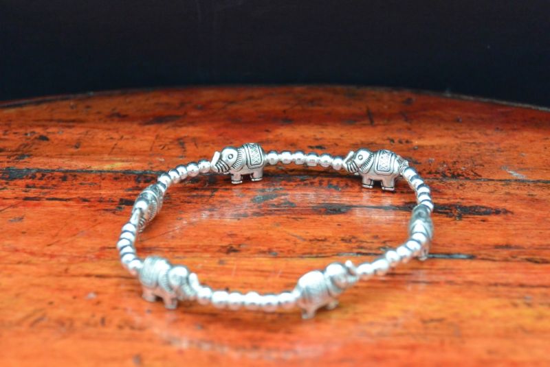 Cliquez sur la vignette pour agrandir et survolez la photo pour zoomer Petit Bracelet Ethnique Chinois Eléphants 3
