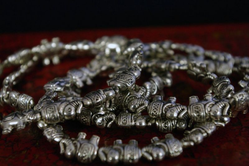 Cliquez sur la vignette pour agrandir et survolez la photo pour zoomer Petit Bracelet Ethnique Élastique Éléphant 2