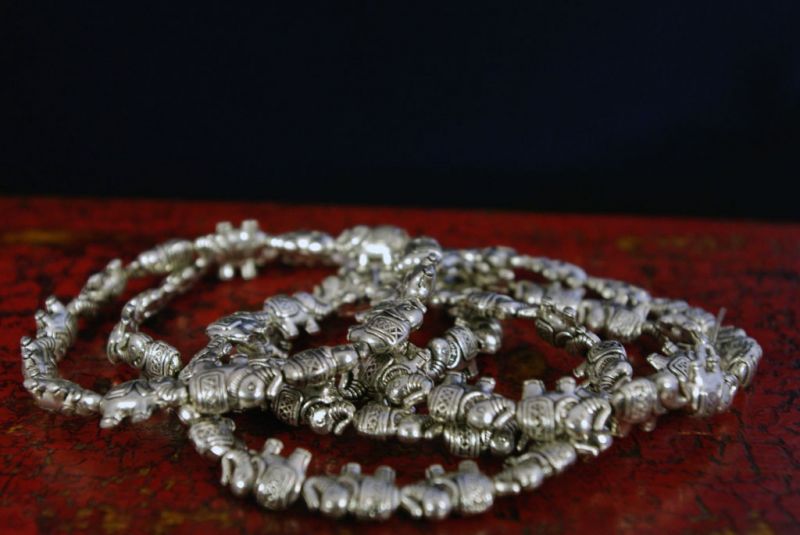 Cliquez sur la vignette pour agrandir et survolez la photo pour zoomer Petit Bracelet Ethnique Élastique Éléphant 3