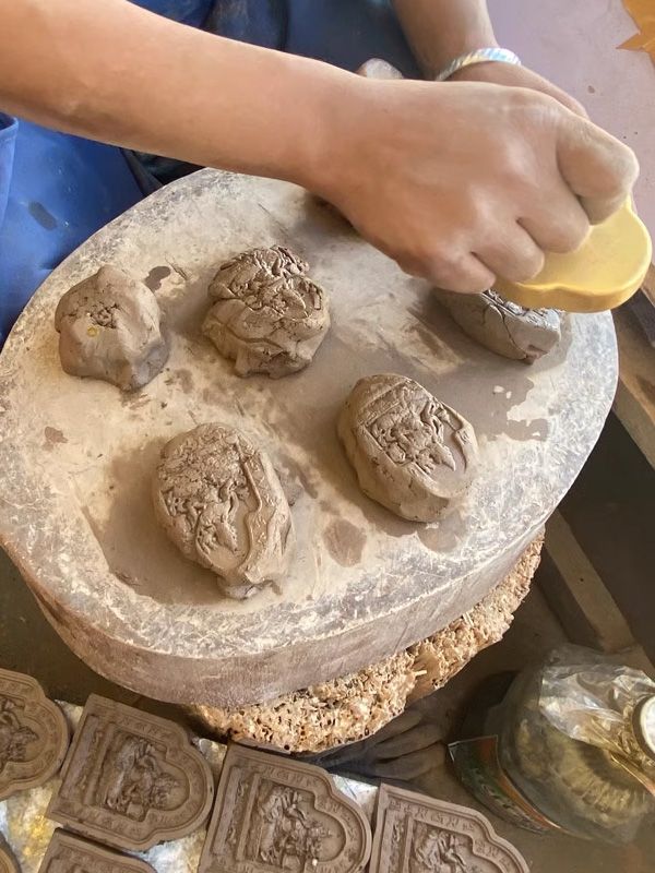 Cliquez sur la vignette pour agrandir et survolez la photo pour zoomer Petit Tsatsa Tibétain - Objet sacré - Mahayana - Sāgara - Roi Dragon 5