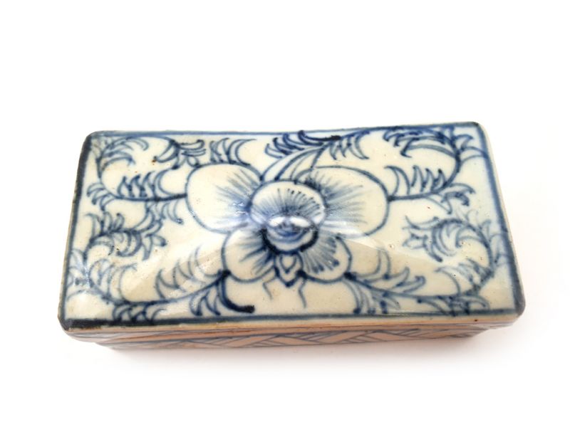Cliquez sur la vignette pour agrandir et survolez la photo pour zoomer Petite boîte chinoise en porcelaine - Fleur bleue 2
