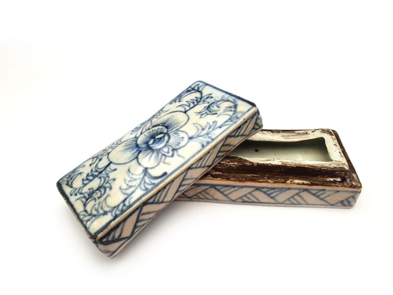 Cliquez sur la vignette pour agrandir et survolez la photo pour zoomer Petite boîte chinoise en porcelaine - Fleur bleue 4