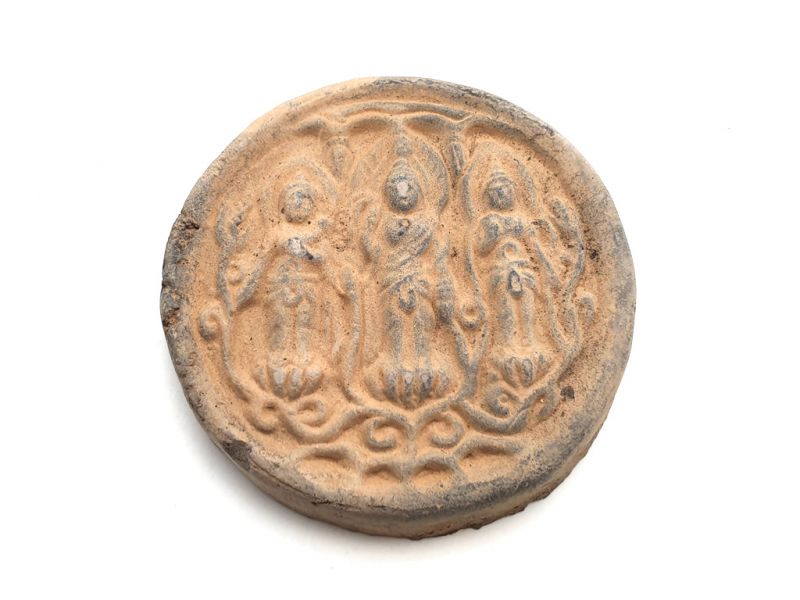 Cliquez sur la vignette pour agrandir et survolez la photo pour zoomer Petite Plaque chinoise en Terre Cuite Reliquaire Tibétain 2