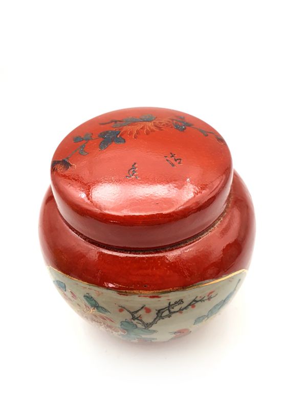 Cliquez sur la vignette pour agrandir et survolez la photo pour zoomer Petite Potiche Chinoise en Porcelaine Colorée - Rouge - Deux oiseaux sur l'arbre 2