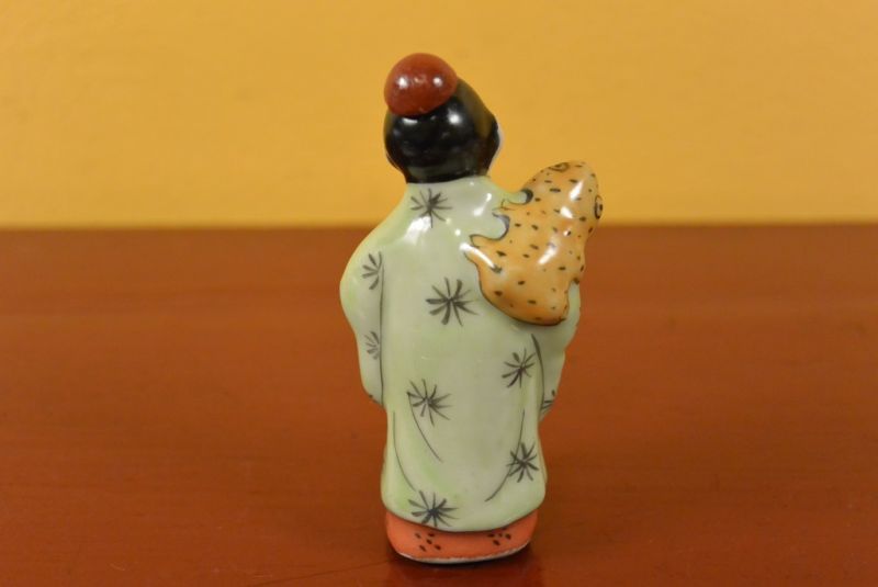 Cliquez sur la vignette pour agrandir et survolez la photo pour zoomer Petite Tabatière Chinoise Érotique 3