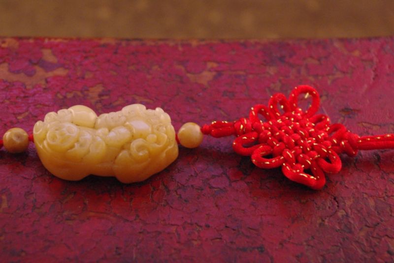 Cliquez sur la vignette pour agrandir et survolez la photo pour zoomer Pi Xiu Richesse en Jade Rouge 4