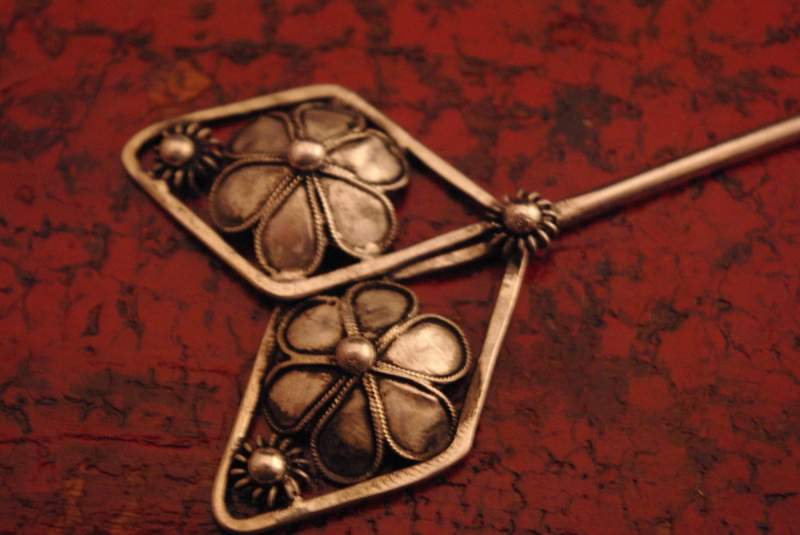 Cliquez sur la vignette pour agrandir et survolez la photo pour zoomer Pic à Cheveux ethnique Double Diamants Miao 3