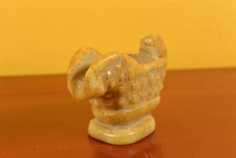 Cliquez sur la vignette pour agrandir et survolez la photo pour zoomer Pierre de Jade petite potiche 2 3