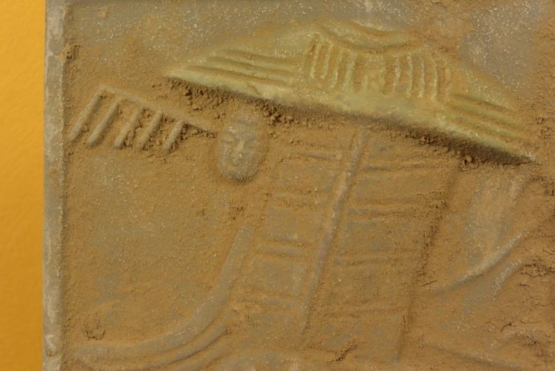 Cliquez sur la vignette pour agrandir et survolez la photo pour zoomer Plaque chinoise en Terre Cuite Calèche 4 chevaux 4