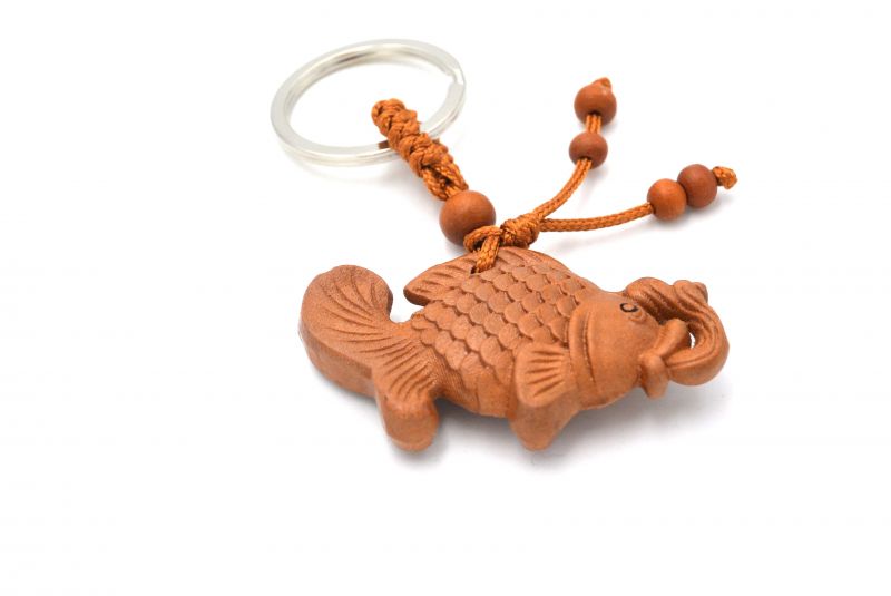 Cliquez sur la vignette pour agrandir et survolez la photo pour zoomer Porte Clés Feng Shui en bois - Poisson 2