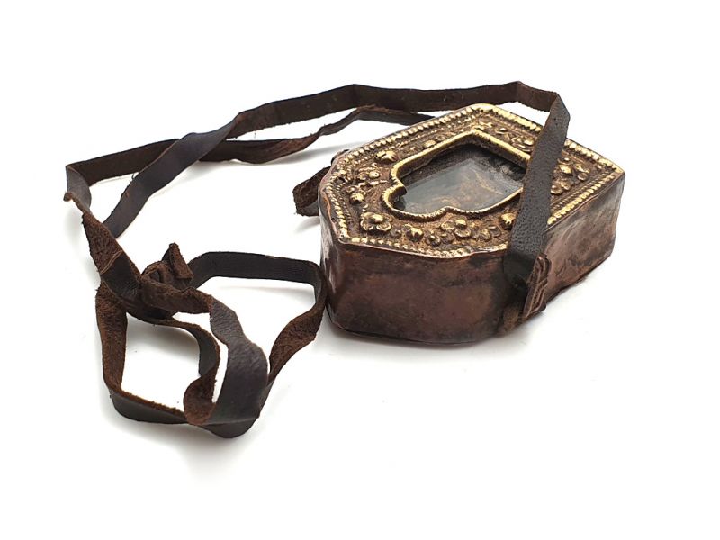 Cliquez sur la vignette pour agrandir et survolez la photo pour zoomer Reliquaire Tibétain Gao 4