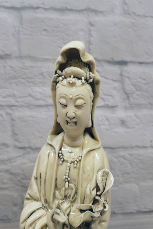 Cliquez sur la vignette pour agrandir et survolez la photo pour zoomer Statue chinoise blanche - Porcelaine Dehua - Déesse debout 2