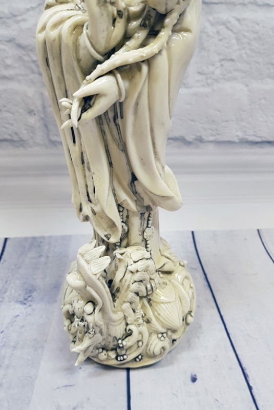Cliquez sur la vignette pour agrandir et survolez la photo pour zoomer Statue chinoise blanche - Porcelaine Dehua - Déesse debout 3