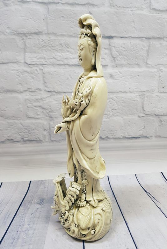 Cliquez sur la vignette pour agrandir et survolez la photo pour zoomer Statue chinoise blanche - Porcelaine Dehua - Déesse debout 5