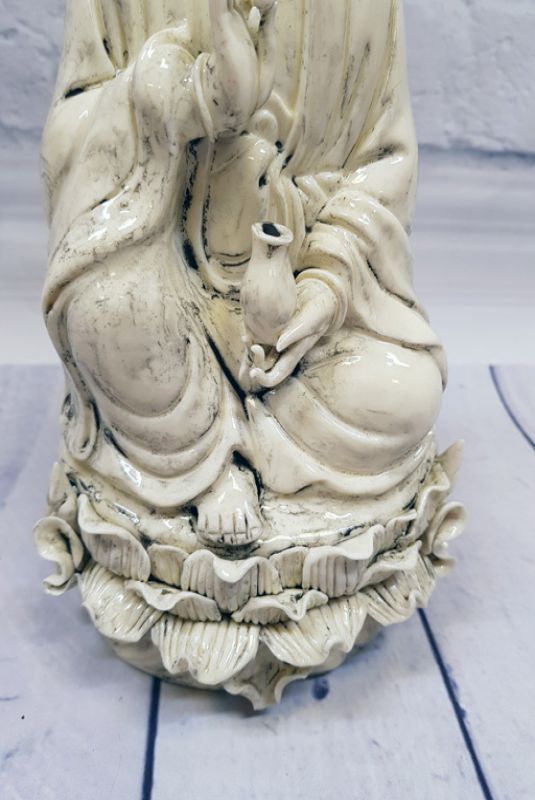 Cliquez sur la vignette pour agrandir et survolez la photo pour zoomer Statue chinoise blanche - Porcelaine Dehua - GuanYin 3